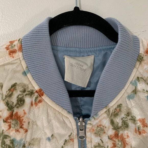 🎉FLASH SALE🎉 Urban outfitter Reversible Velvet Floral Bomber Jacket - Picture 6 of 11